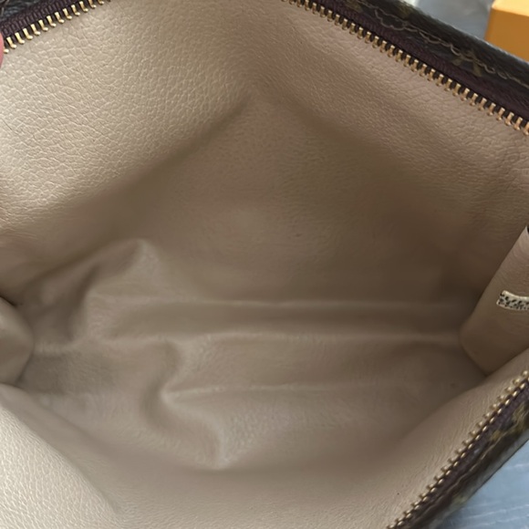 LOUIS VUITTON MONOGRAM POUCH AND MINI MONOGRAM POUCH - Picture 6 of 11